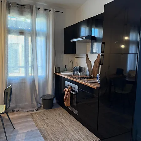 - Tres Beau Climatise A Cote Du Port Apartment *